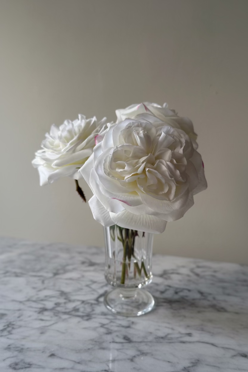 Arreglo de Rosas artificiales blancas 28cm