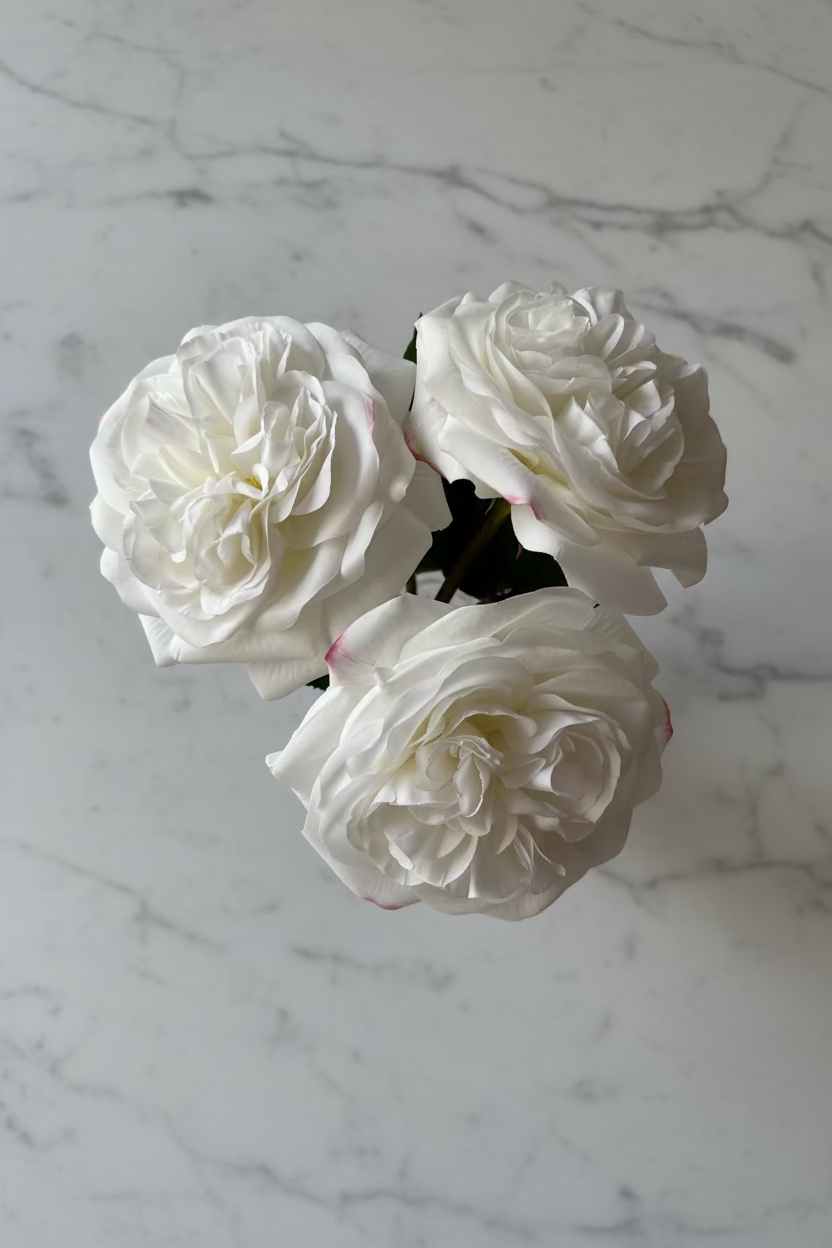 Arreglo de Rosas artificiales blancas 28cm