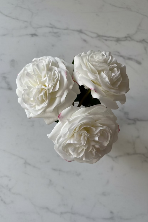 Arreglo de Rosas artificiales blancas 28cm