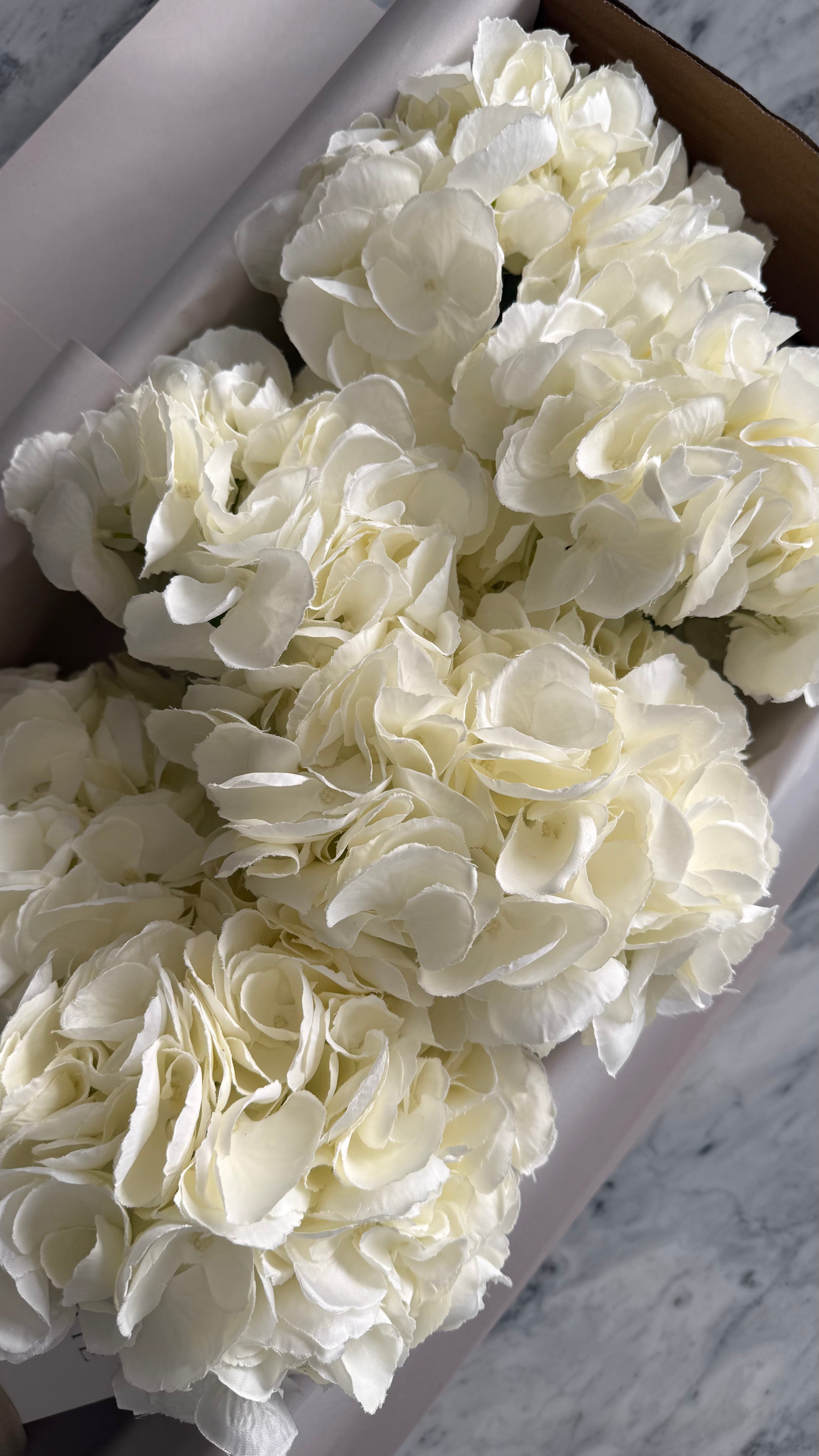 Caja con 6 Hortensias Artificiales Premium color blanco
