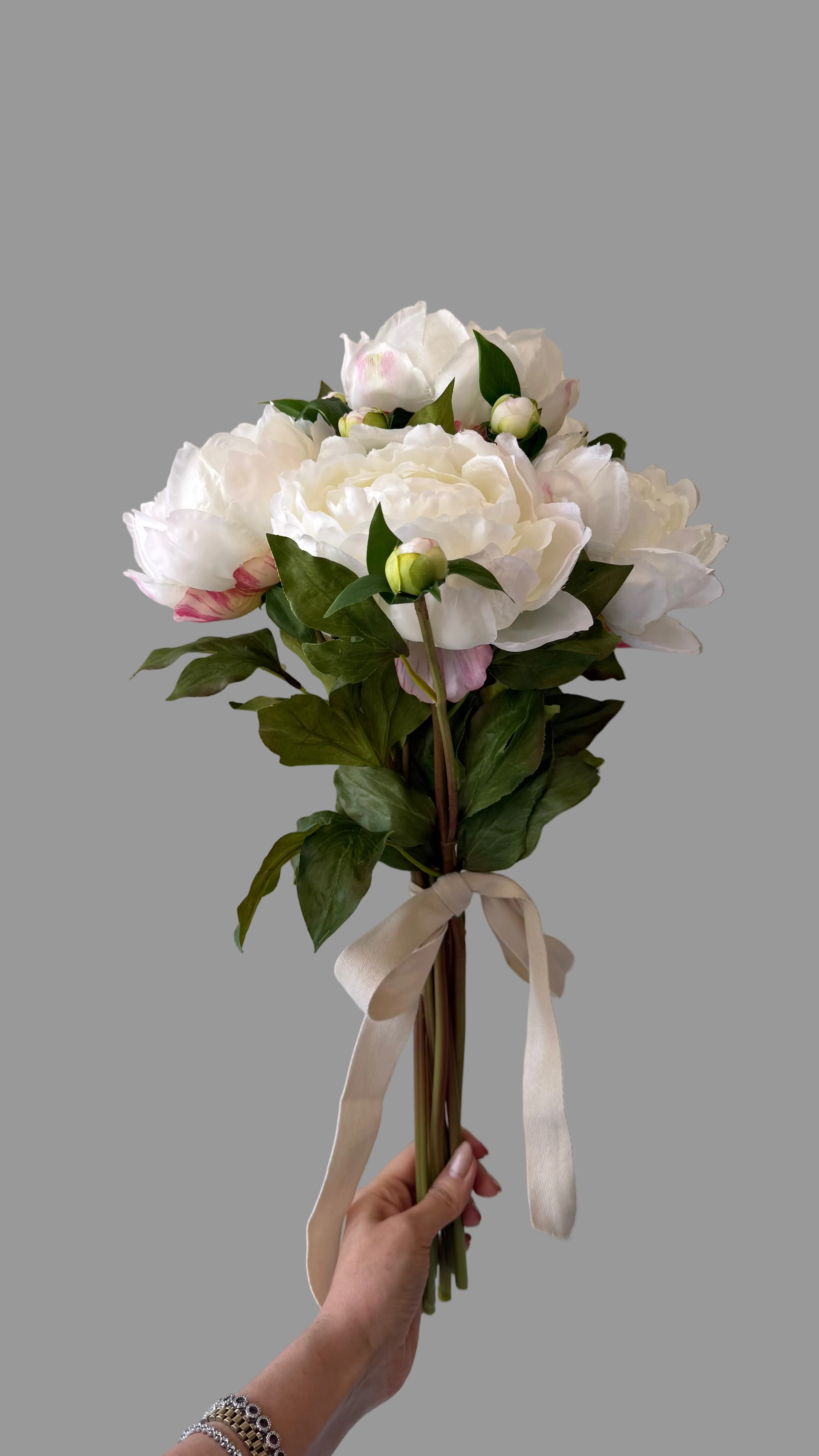 Caja con 6 Peonias Artificiales Premium color blanco