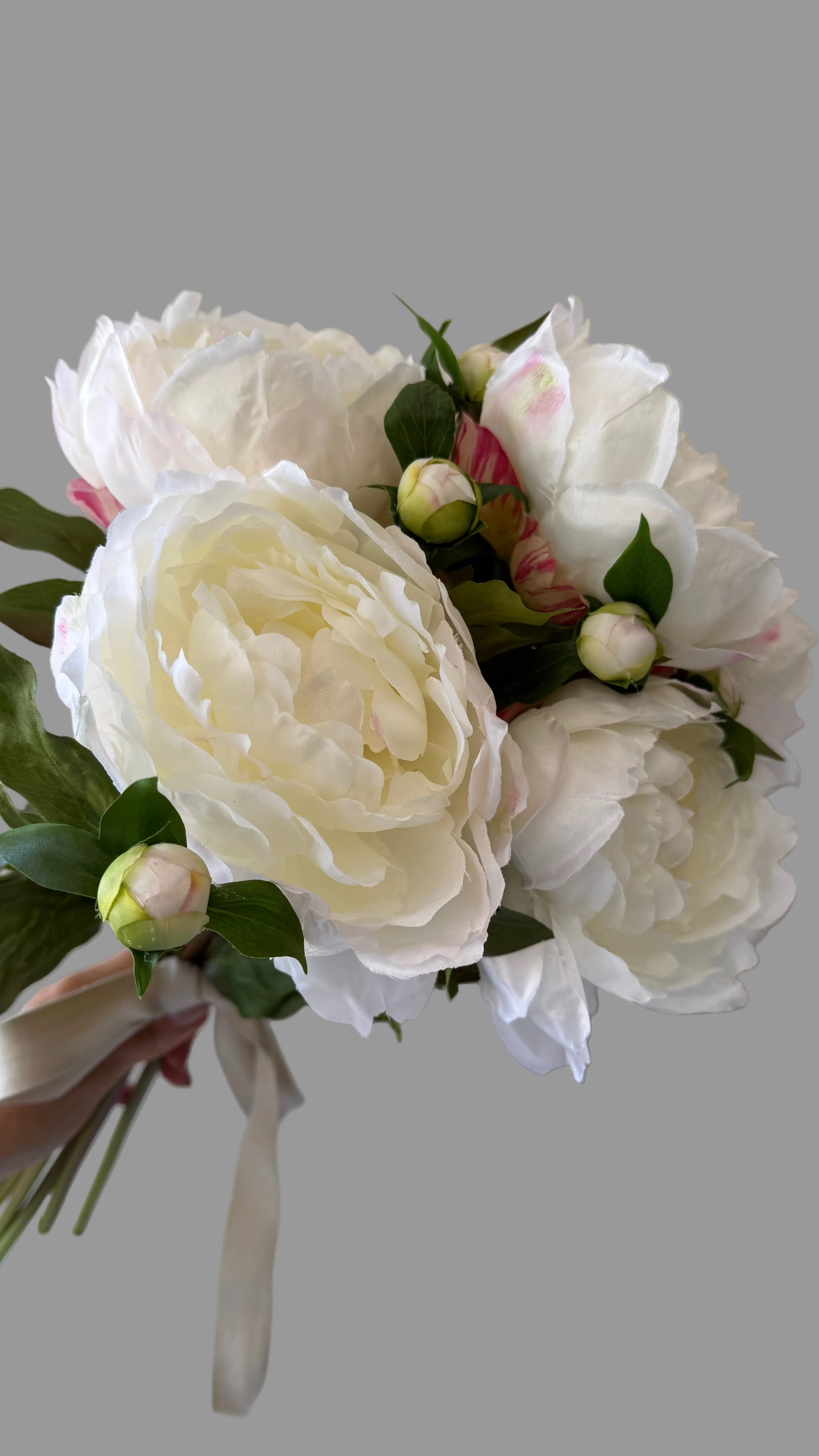 Caja con 6 Peonias Artificiales Premium color blanco